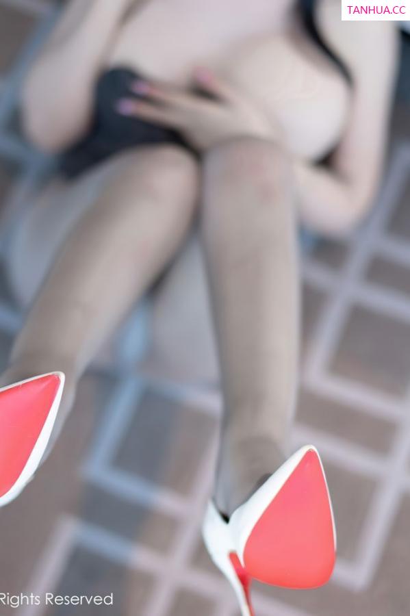 允薾  [XiuRen]高清写真图 2022.04.02 No.4818 允薾第45张图片